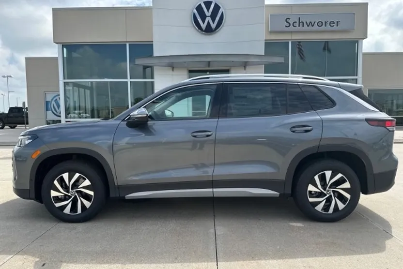 2025 Volkswagen Tiguan S photo 1