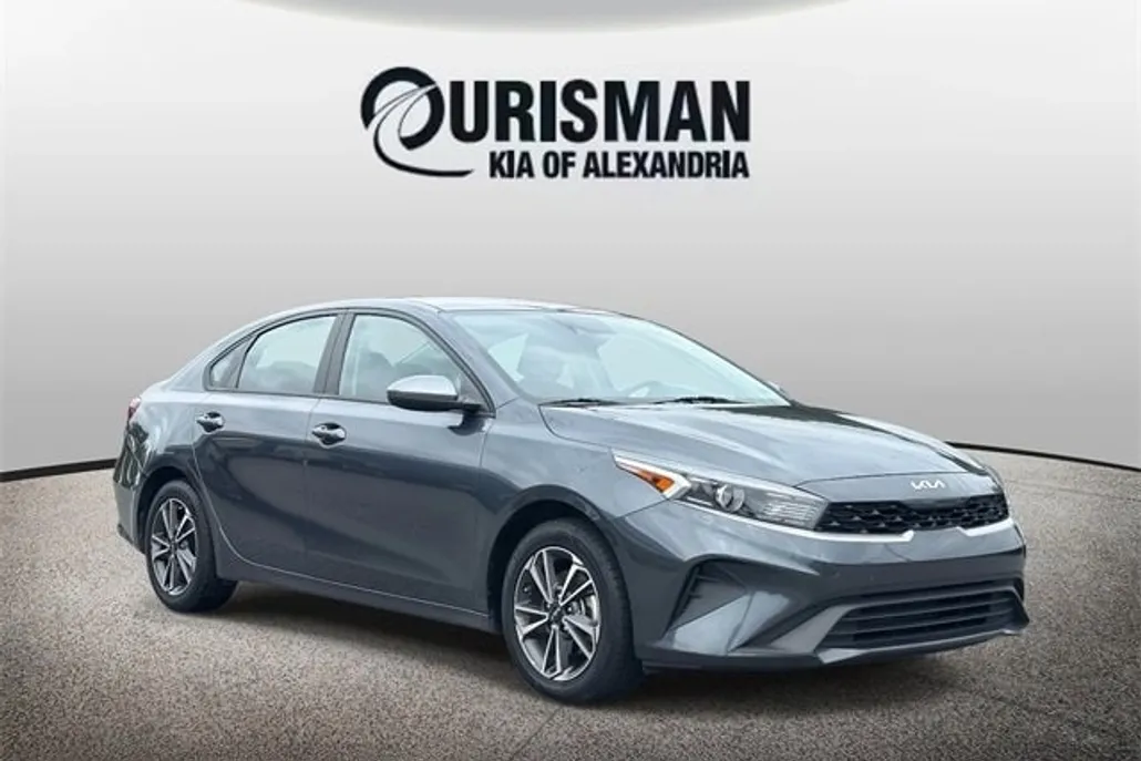 2023 Kia Forte LXS photo 1
