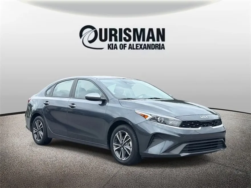 2023 Kia Forte LXS photo 1