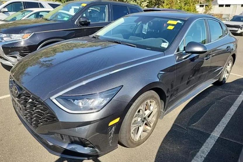 2022 Hyundai Sonata SEL photo 1