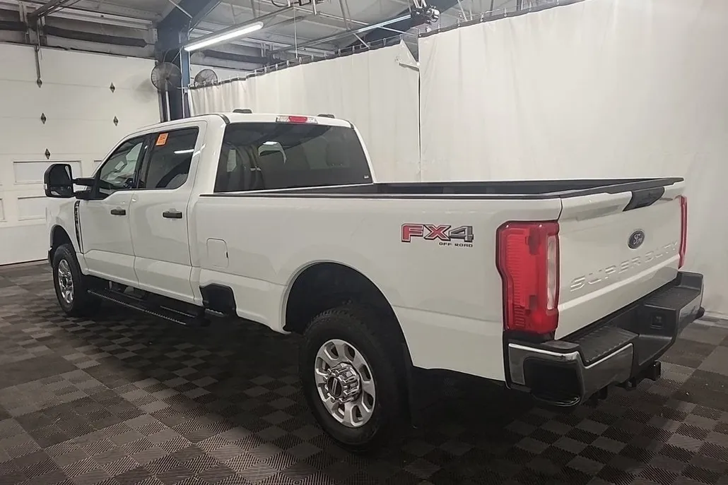 2024 Ford F-250 XLT photo 1
