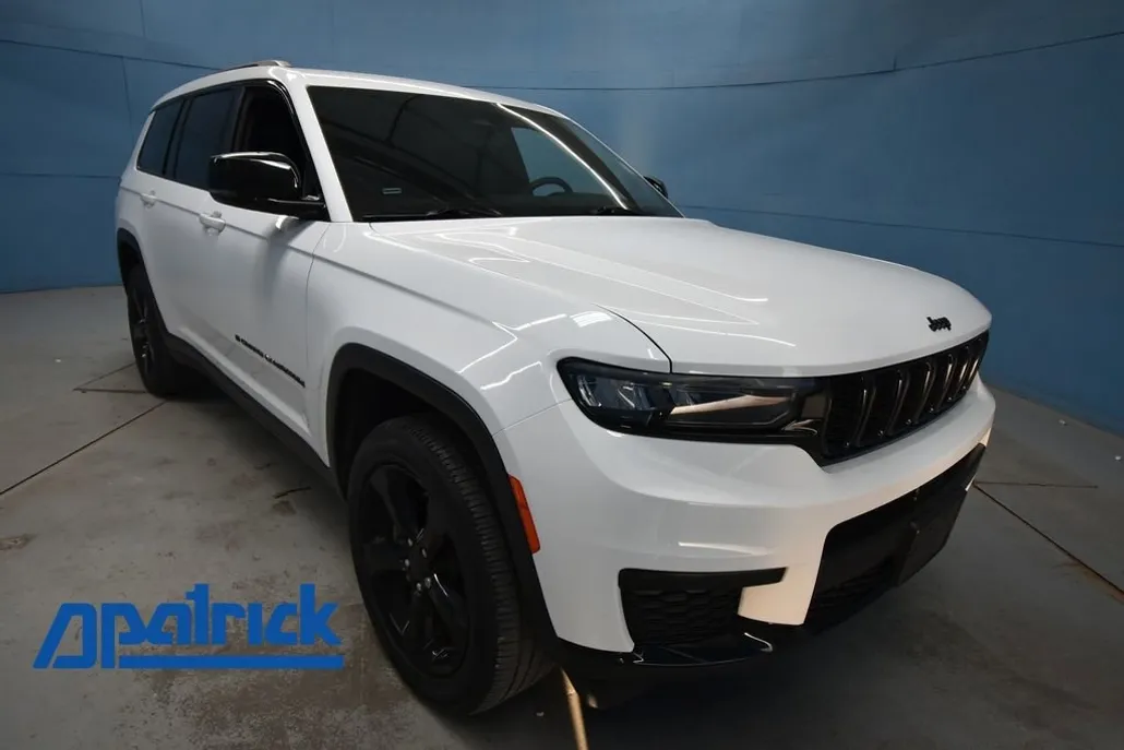 2023 Jeep Grand Cherokee Altitude photo 1