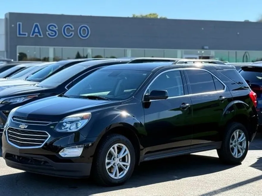 2017 Chevrolet Equinox LT photo 1