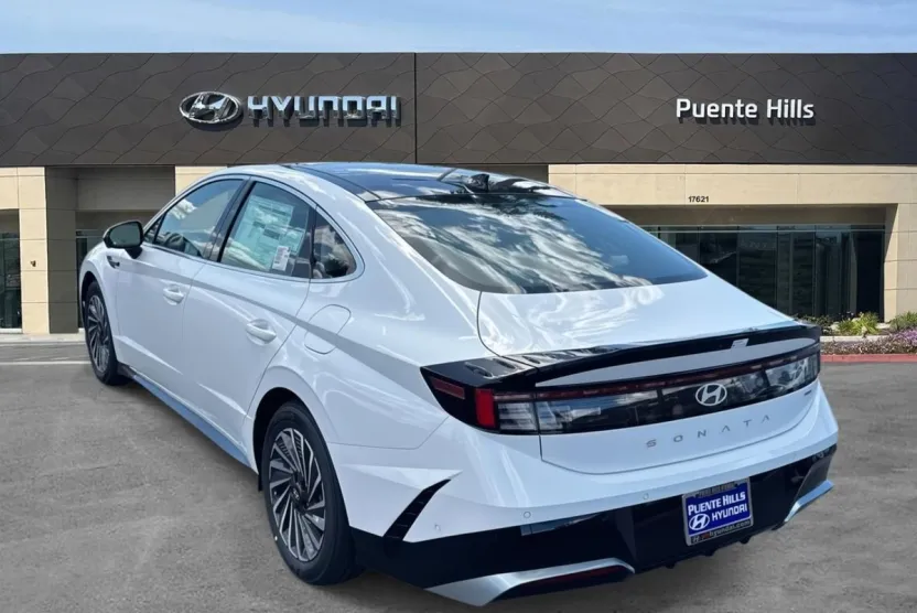 2025 Hyundai Sonata Hybrid Limited photo 1