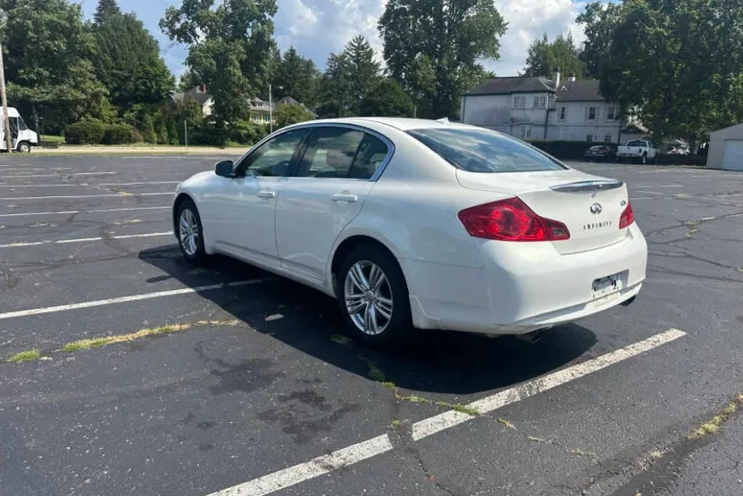 2011 Infiniti G25 photo 1