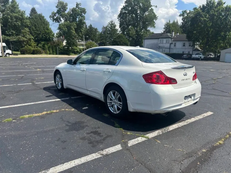 2011 Infiniti G25 photo 1