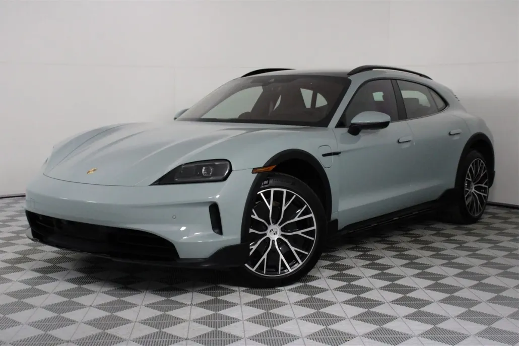 2025 Porsche Taycan Cross Turismo 4S photo 1