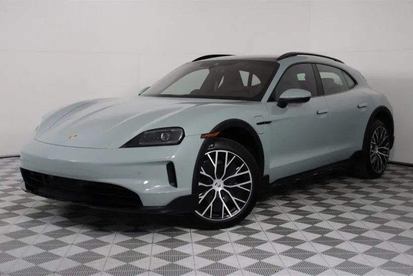 2025 Porsche Taycan Cross Turismo 4S photo 1