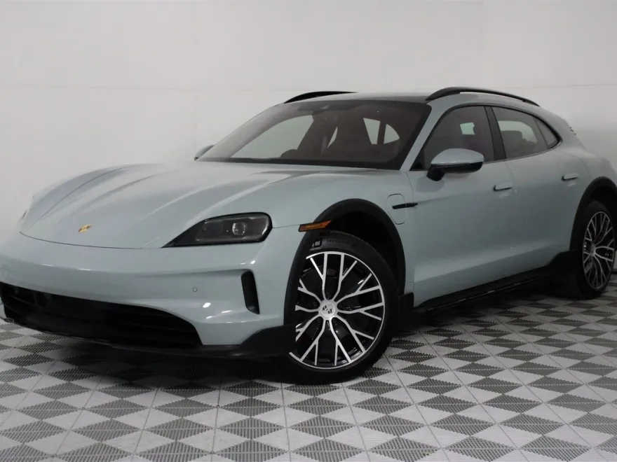 2025 Porsche Taycan Cross Turismo 4S photo 1