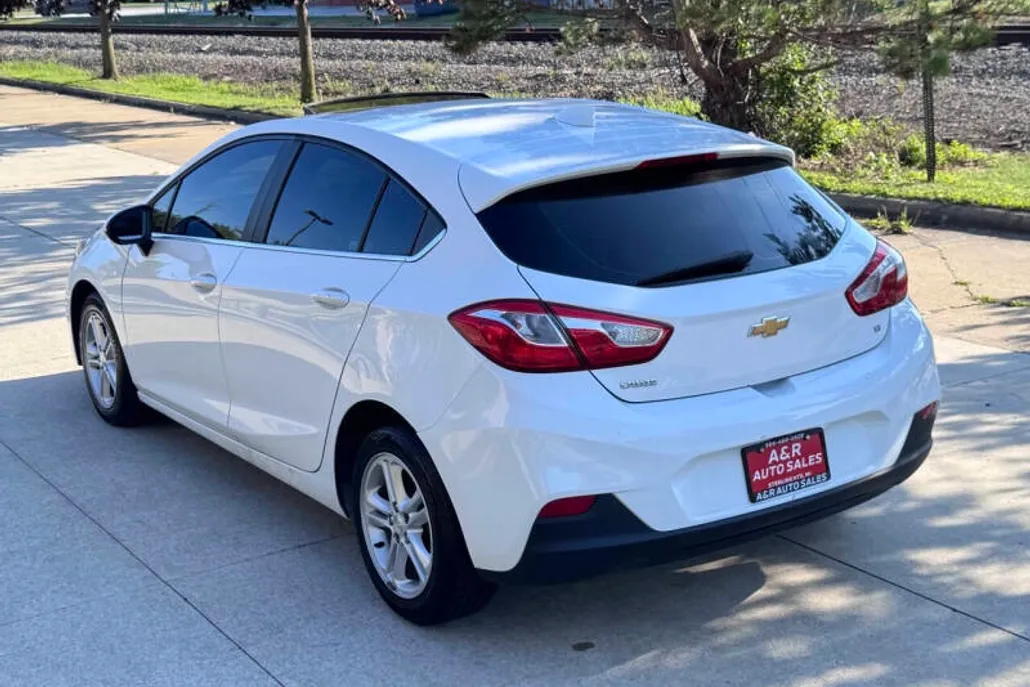 2018 Chevrolet Cruze LT photo 1