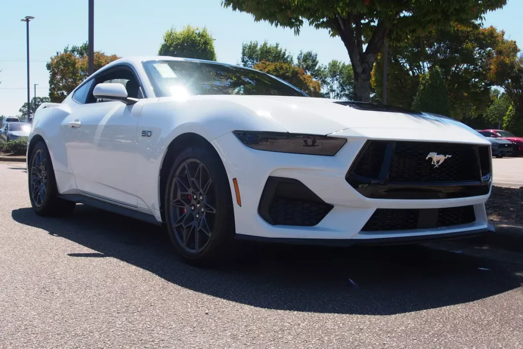 2025 Ford Mustang GT photo 1