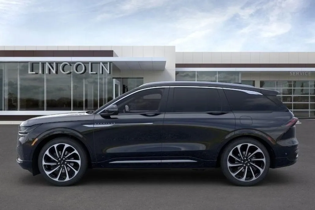 2024 Lincoln Nautilus Black Label photo 1