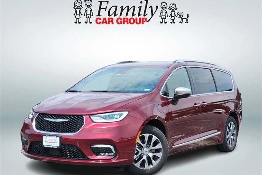 2023 Chrysler Pacifica Hybrid Pinnacle photo 1