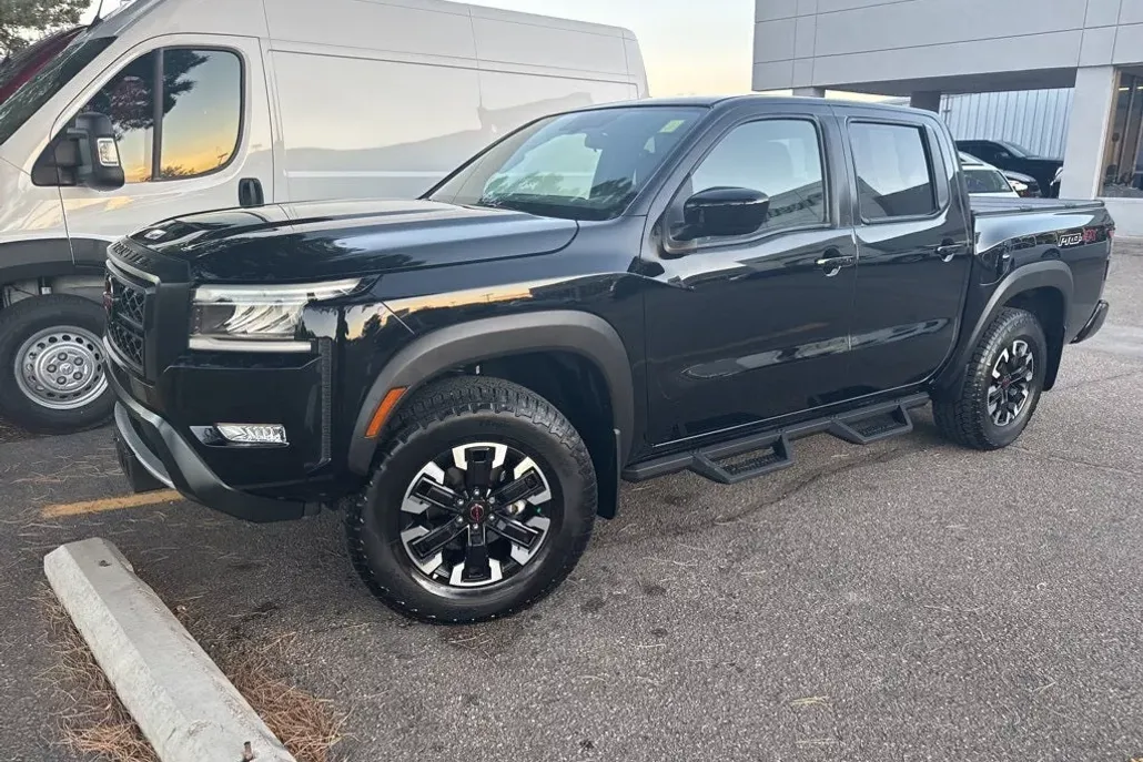 2023 Nissan Frontier Crew Cab PRO-4X photo 1