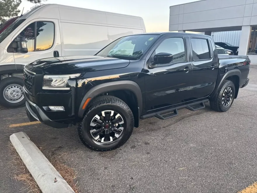 2023 Nissan Frontier Crew Cab PRO-4X photo 1