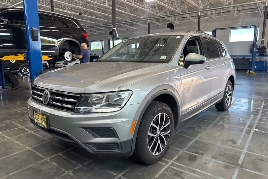 2021 Volkswagen Tiguan SE photo 1