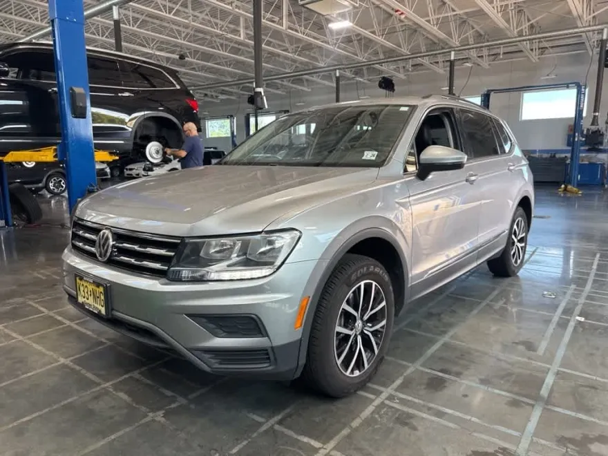 2021 Volkswagen Tiguan SE photo 1