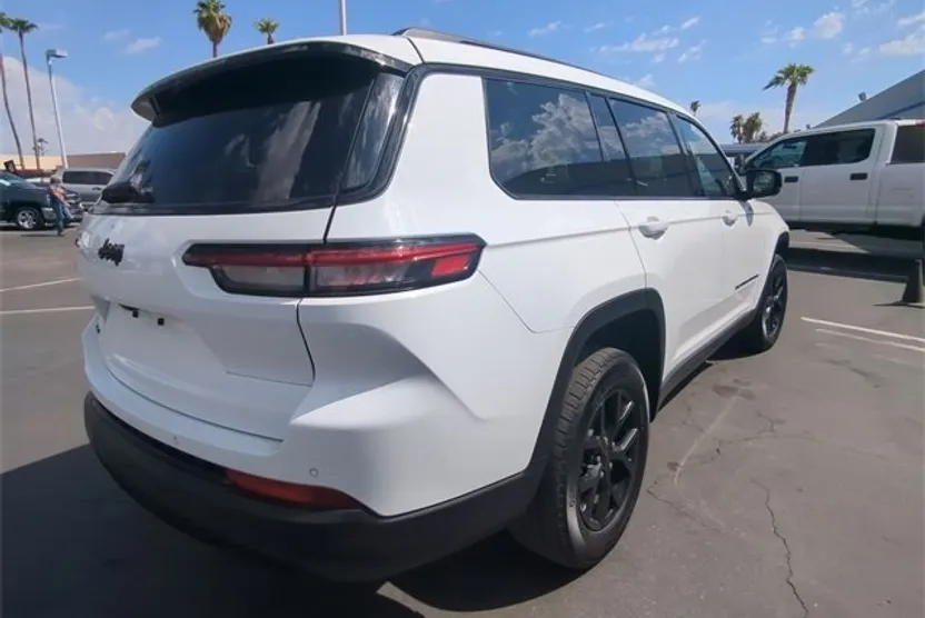 2024 Jeep Grand Cherokee Altitude photo 1