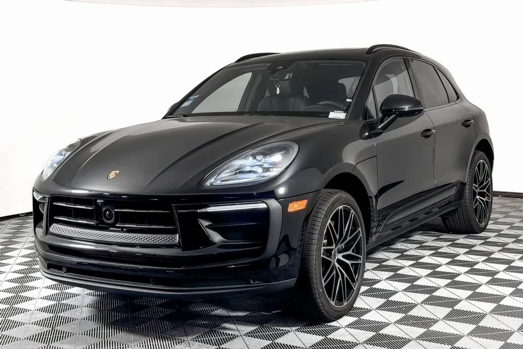 2025 Porsche Macan photo 1