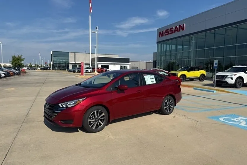 2025 Nissan Versa SV photo 1