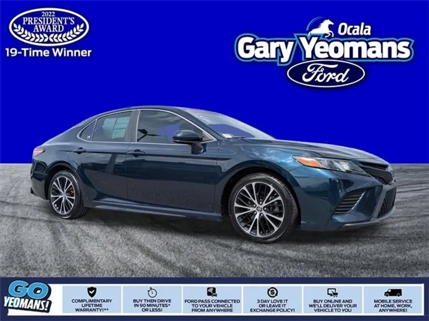 2019 Toyota Camry SE photo 1