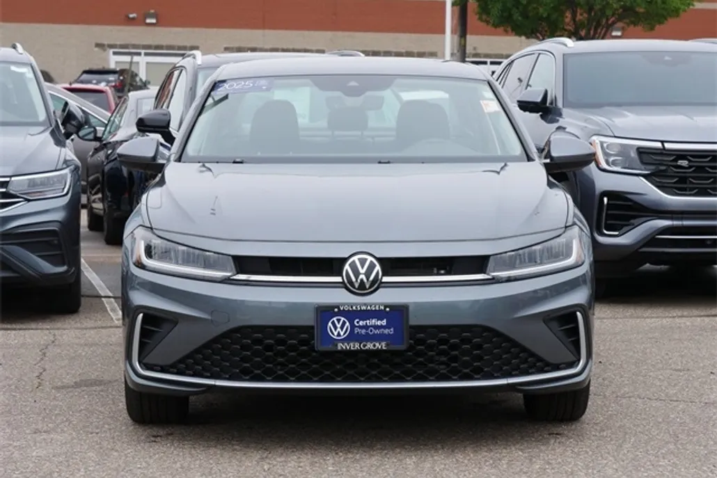 2025 Volkswagen Jetta 1.5T SE photo 1