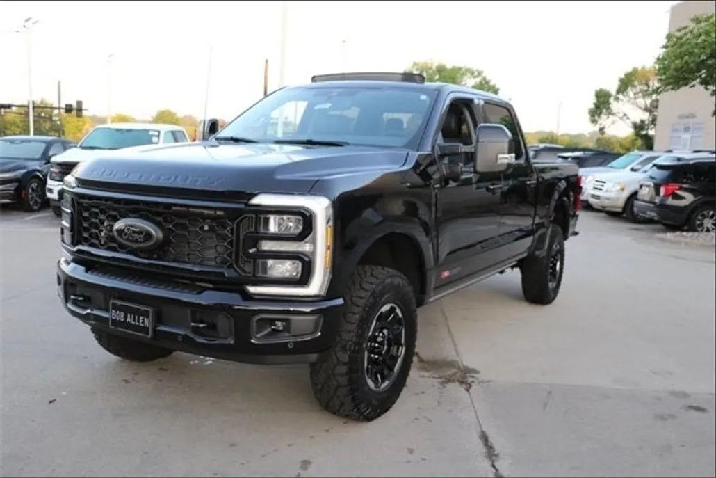2025 Ford F-250 Lariat photo 1