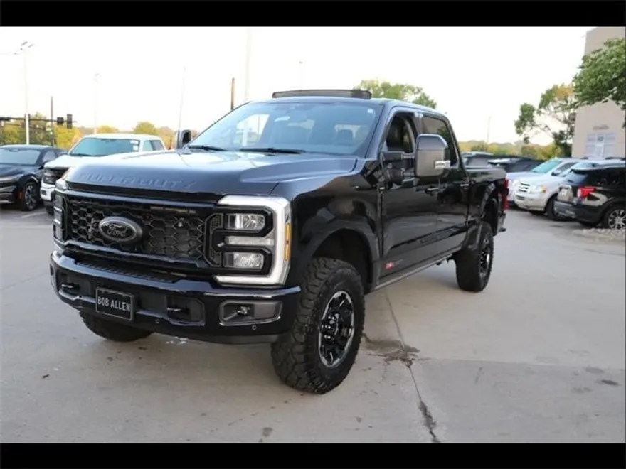2025 Ford F-250 Lariat photo 1