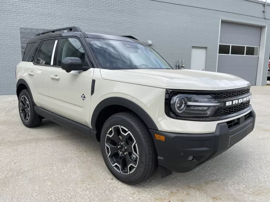2025 Ford Bronco Sport Outer Banks photo 1