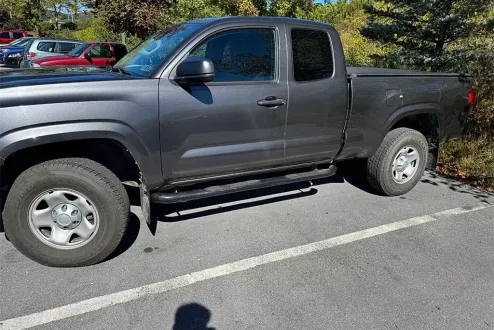 2019 Toyota Tacoma SR photo 3