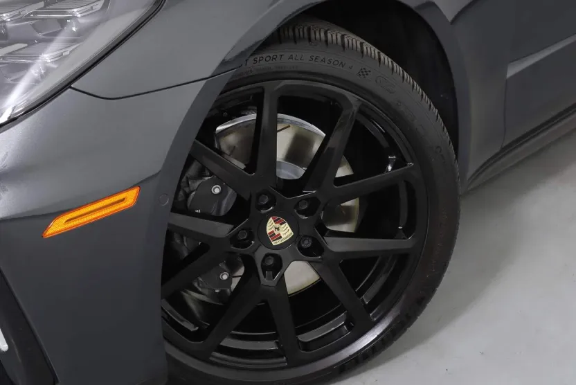 2024 Porsche Panamera photo 1