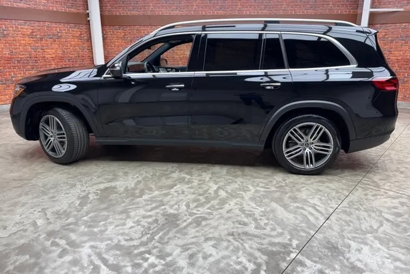 2025 Mercedes Benz GLS 450 4MATIC photo 1
