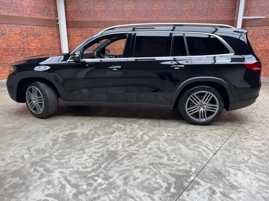 2025 Mercedes Benz GLS 450 4MATIC photo 1