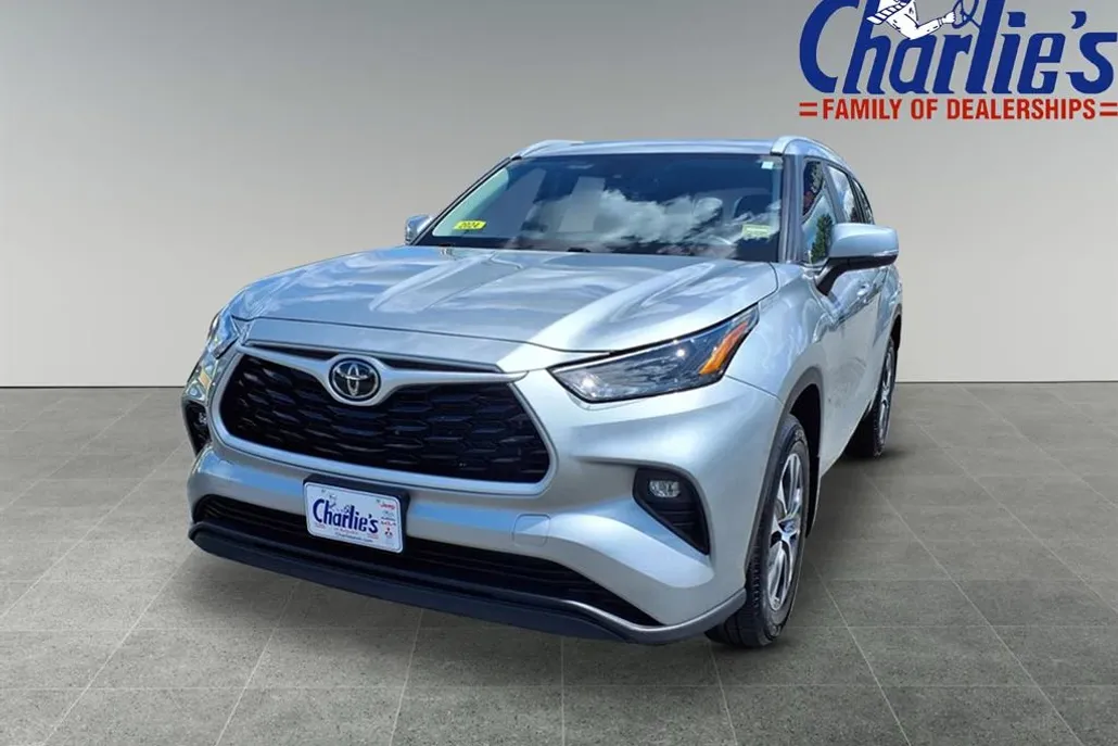 2024 Toyota Highlander photo 1