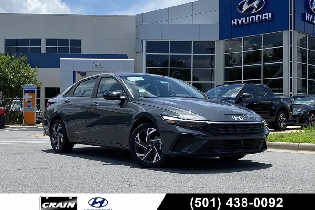 2025 Hyundai Elantra SEL Sport photo 1