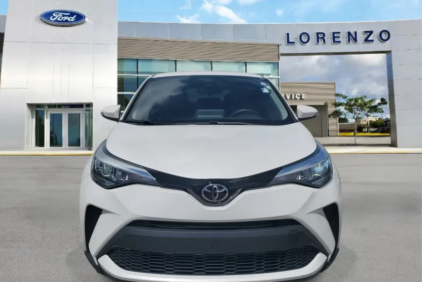 2021 Toyota C-HR LE photo 1