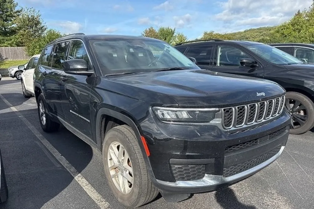 2022 Jeep Grand Cherokee Laredo photo 1
