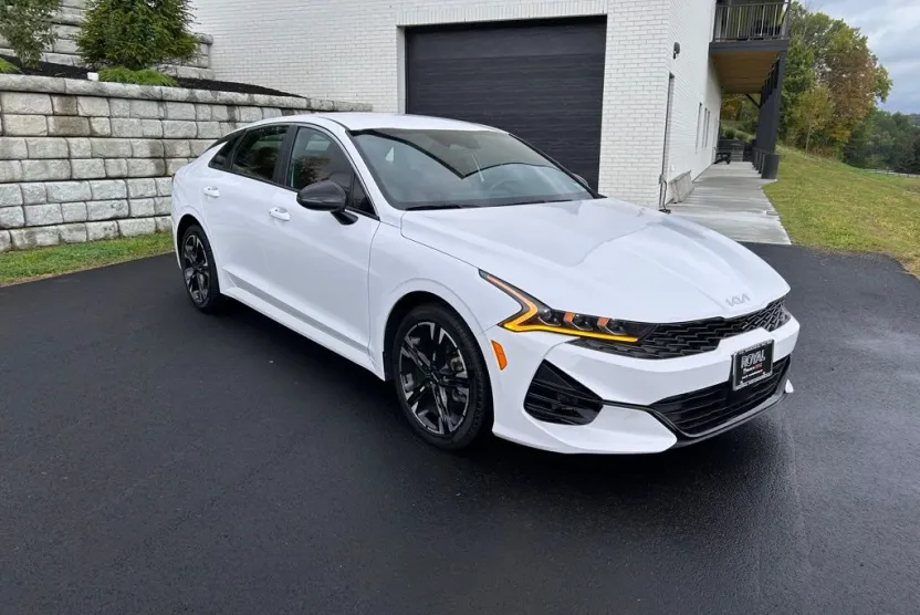 2024 Kia K5 GT-Line photo 1