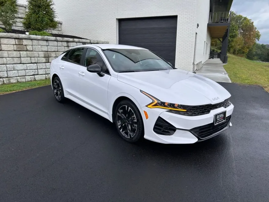 2024 Kia K5 GT-Line photo 1