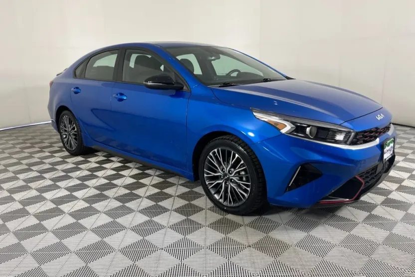 2023 Kia Forte GT-Line photo 1