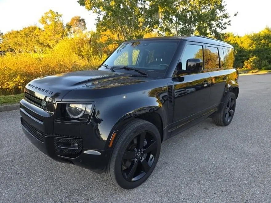 2023 Land Rover Defender X-Dynamic SE photo 1