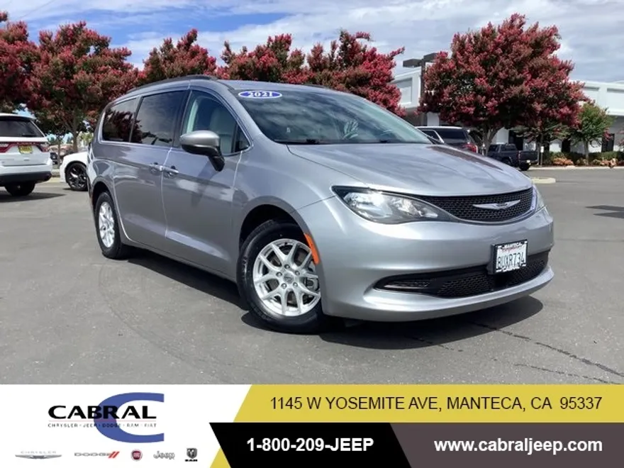2021 Chrysler Voyager LXi photo 1