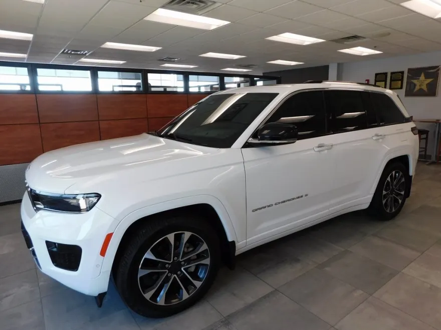 2022 Jeep Grand Cherokee Overland photo 1