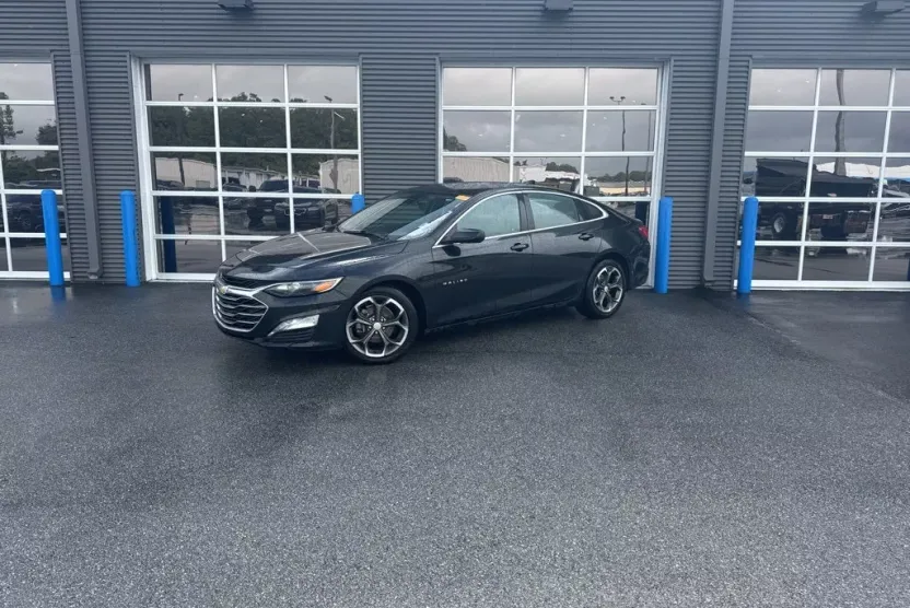 2024 Chevrolet Malibu 1LT photo 1