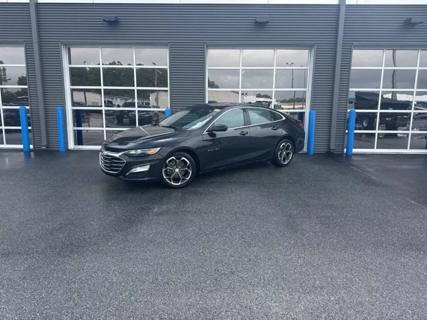 2024 Chevrolet Malibu 1LT photo 1