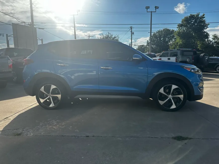 2017 Hyundai Tucson Limited photo 1
