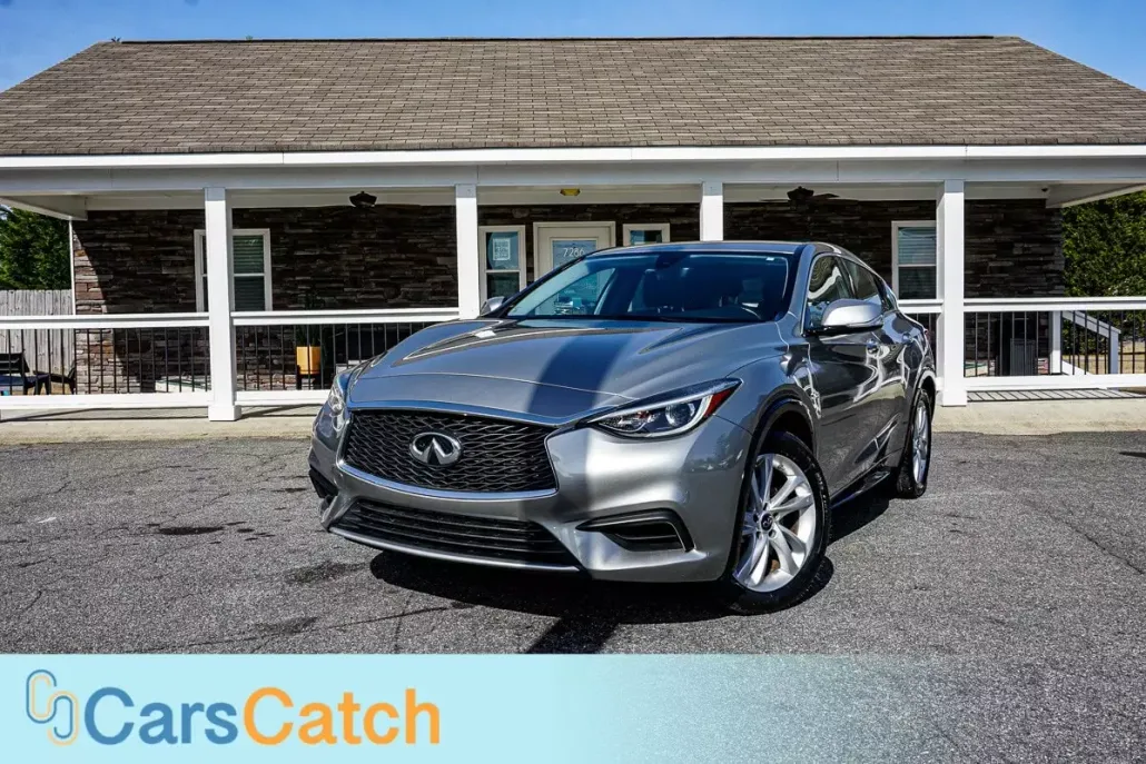 2017 Infiniti QX30 Luxury photo 1
