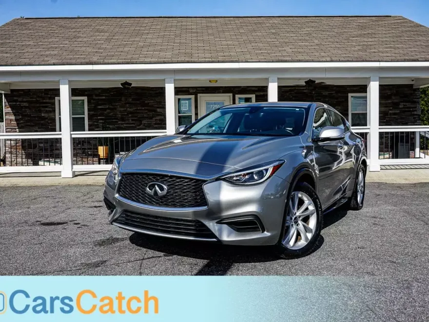 2017 Infiniti QX30 Luxury photo 1