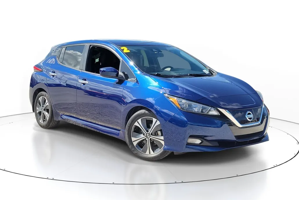 2022 Nissan Leaf SV photo 1