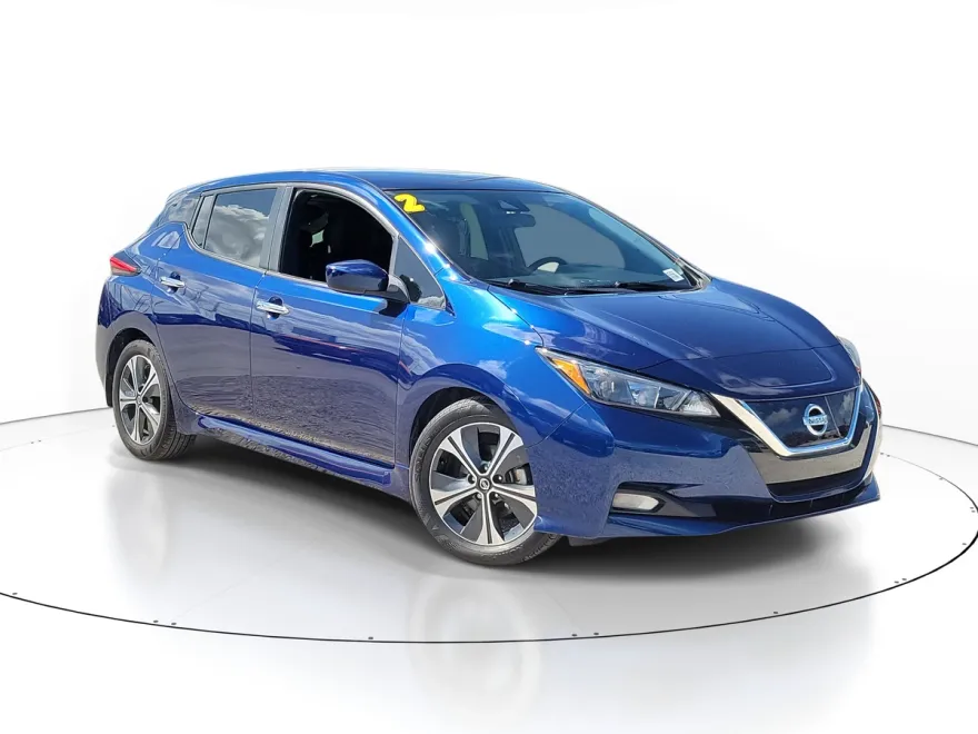 2022 Nissan Leaf SV photo 1